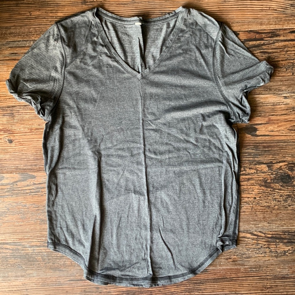 Lululemon Silverescent t-shirt size 6